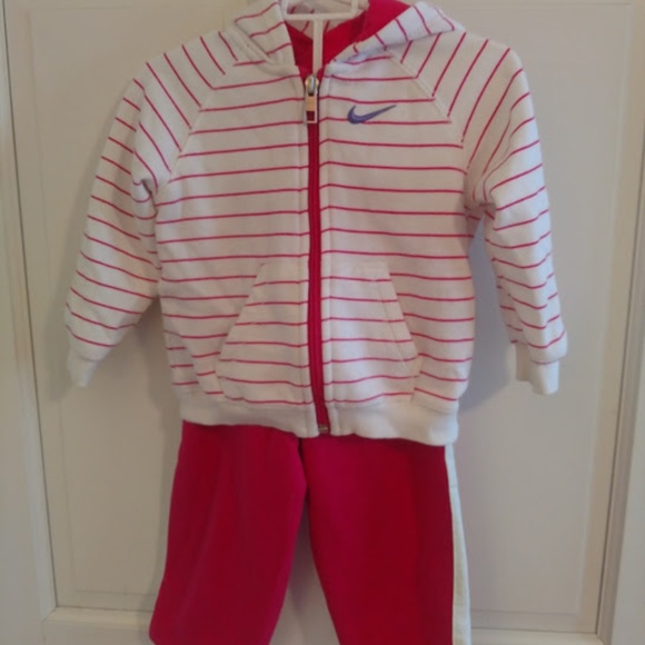 pink and white nike sweatsuit